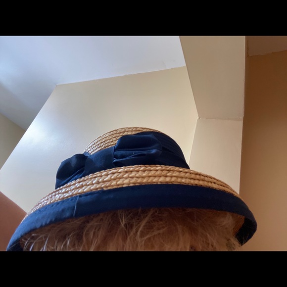 Straw hat with blue bow - Picture 10 of 16